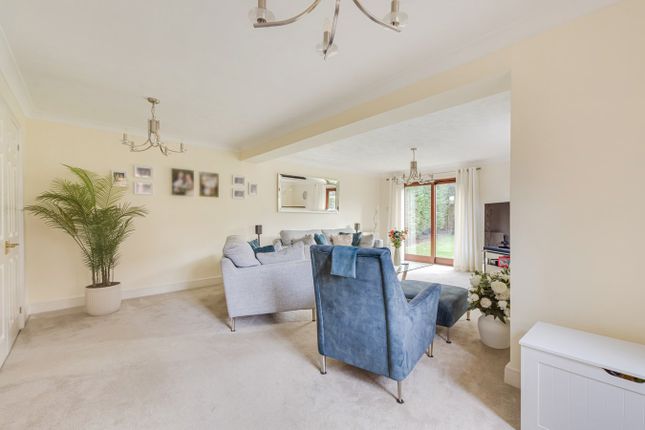 8, Maple Leaf Drive, Sidcup photo 4