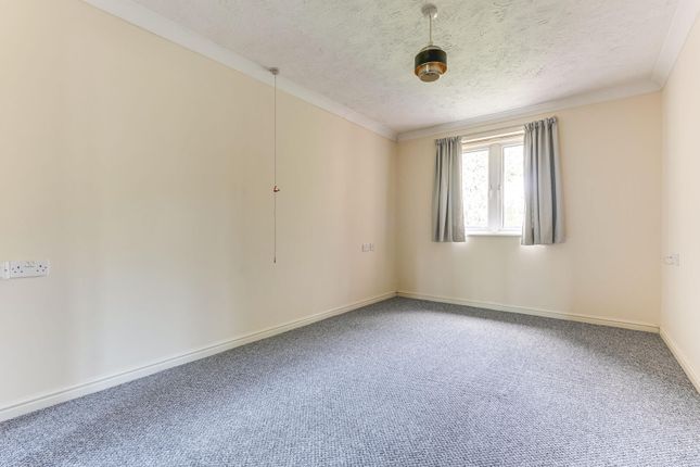 37, 591, Lewington Court, Hertford Road, Enfield photo 3