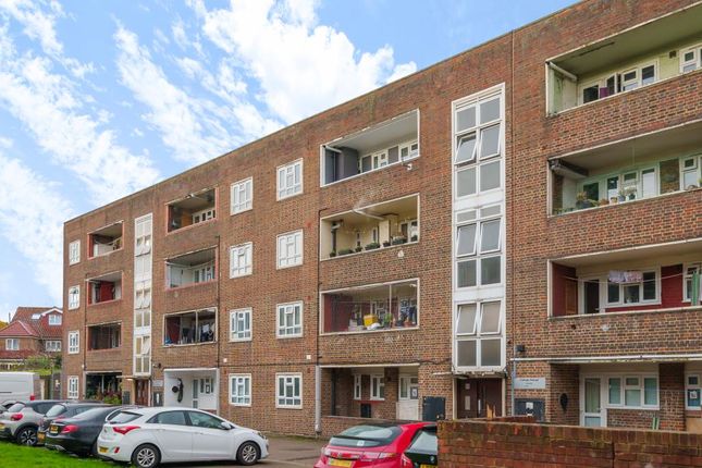 Thumbnail Flat for sale in Colney Hatch, Muswell Hill