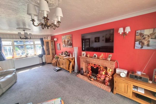 64B,, Sutton Court Drive, Essex photo 3