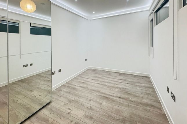 51 Edinburgh House, Edinburgh Gate, HARLOW photo 5