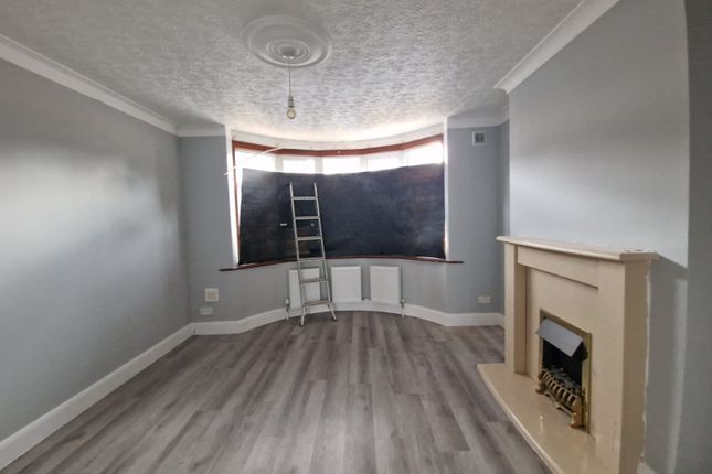 58 Northfield Gardens, Edgware photo 4