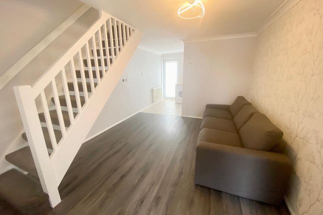 12 Tatsfield Close, Gillingham photo 2