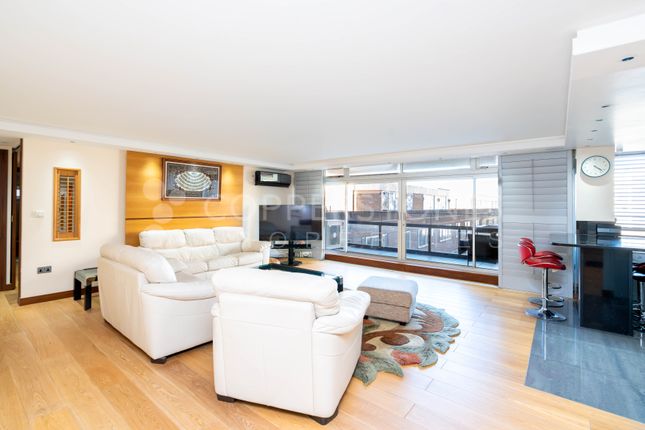 Flat for sale in Quadrangle Tower, Hyde Park SW8
