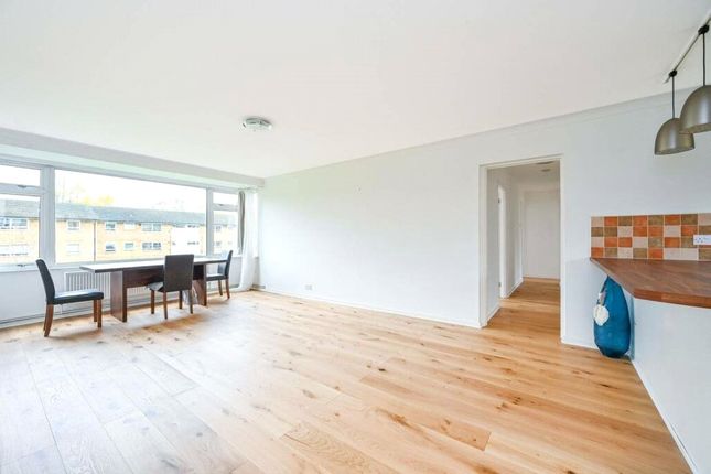 Flat for sale in Boxgrove Road, Guildford, Surrey
