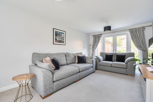 3 Toop Gardens, Chichester photo 3