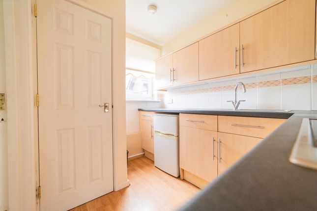 Flat 34, Stephenson Court, Wordsworth Avenue, Cardiff photo 3