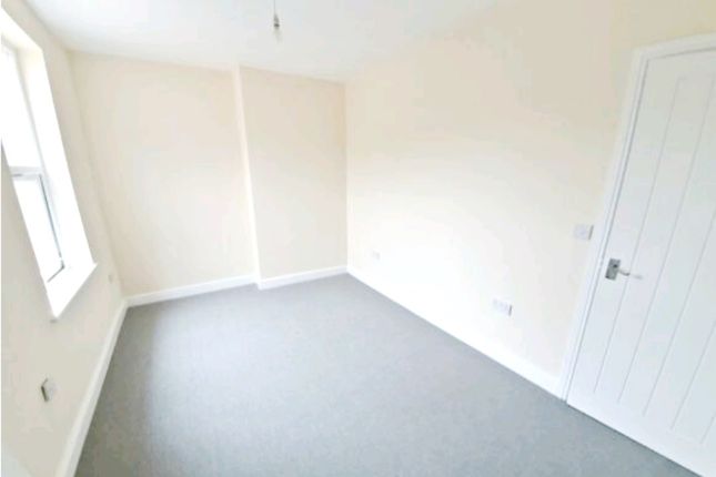 Studio to rent in North Road, St. Helens