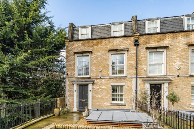 End terrace house for sale in Woodclyffe Drive, Chislehurst, Kent