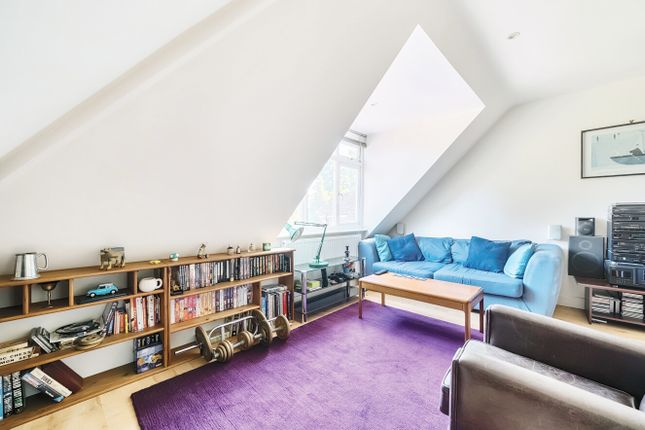 Flat 6, The Mount House, 16, Busbridge Lane, Surrey photo 3