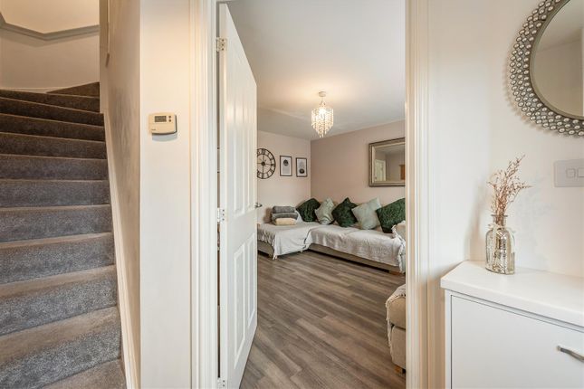 Blackthorn Road, Andover photo 4