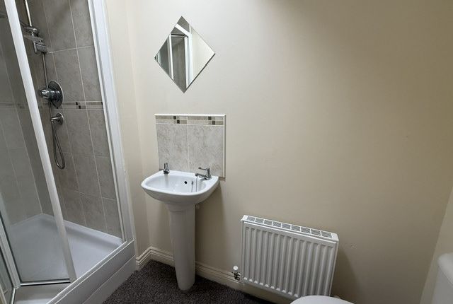 19, Halecroft Park, Hull photo 4