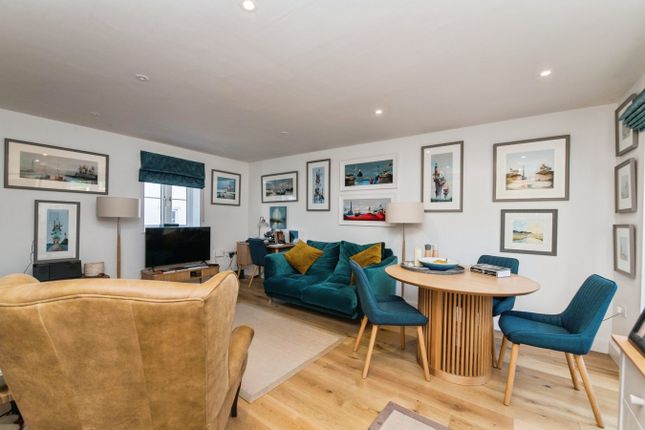16, Applebee Way, Lyme Regis photo 3