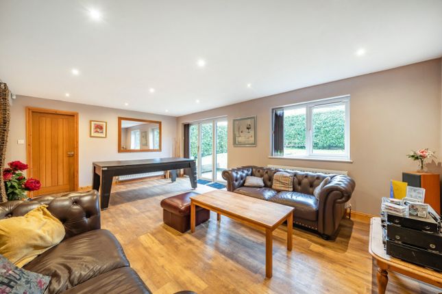 13, High Ash Crescent, Leeds photo 2
