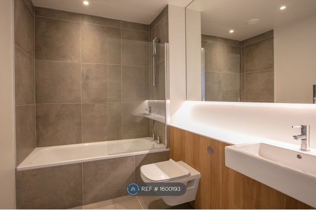 Apartment  Wellclose House, Farnborough Common, Orpington photo 5