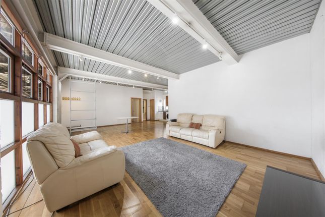 8, New Crescent Yard, London photo 2