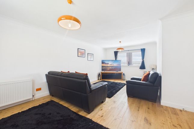 Flat 5, 5, Manse Court, Kilwinning photo 3
