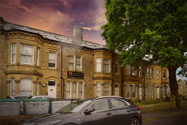 Flat to rent in Highfields Road, Town Centre, Huddersfield