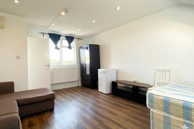 Bellclose Road, West Drayton photo 2