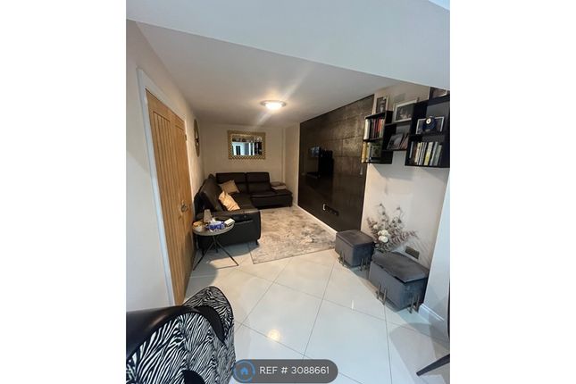 4-bed semi-detached on South Croydon Cr Ar, Croydon, £2,450/mo
