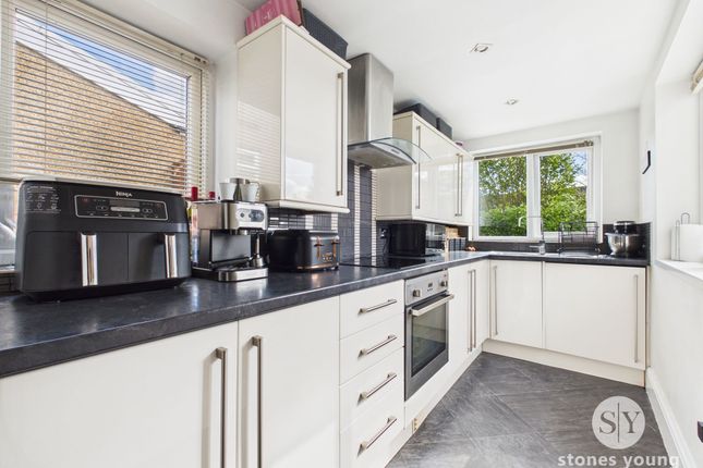 10 Blackamoor Road, Blackburn photo 4