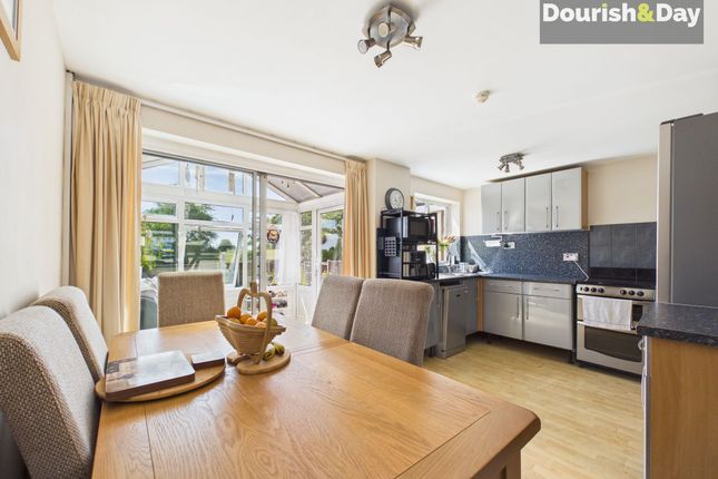28 Bradshaw Way, Stafford photo 3