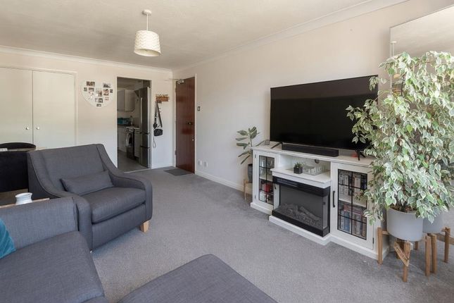 Flat 4, Queen Annes Court, 25 Queen Annes Drive, Westcliff-On-Sea photo 4