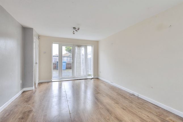 4, Barron Close, Kettering photo 3