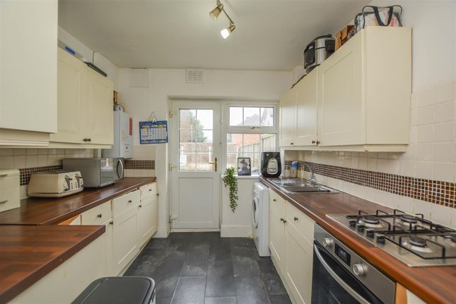 3, Pondfield Lane, Brentwood photo 3