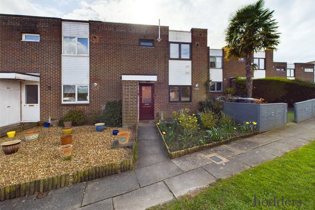 Thumbnail Flat for sale in Tringham Close, Ottershaw, Surrey