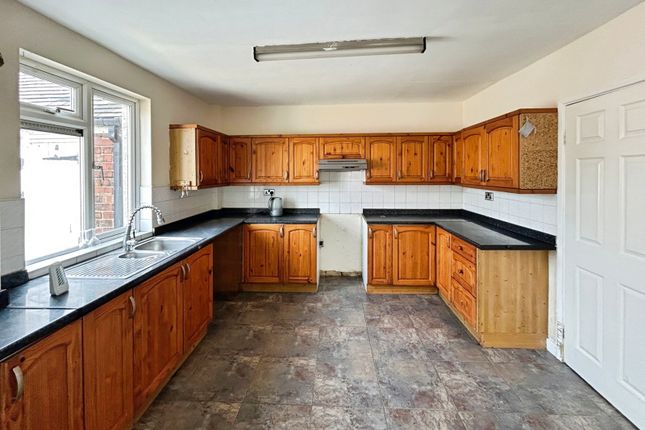 13, Woodlands Road, Swadlincote photo 2