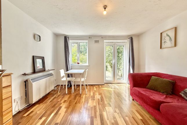 3  Windsor Cottages,, Amersham Grove, New Cross photo 5