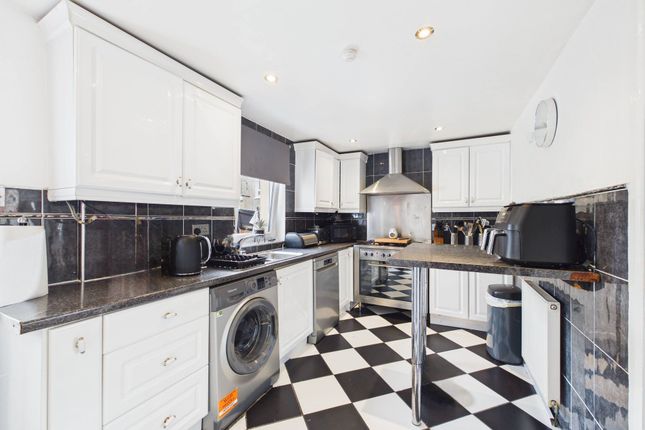 17 Laggan Road, Airdrie photo 4