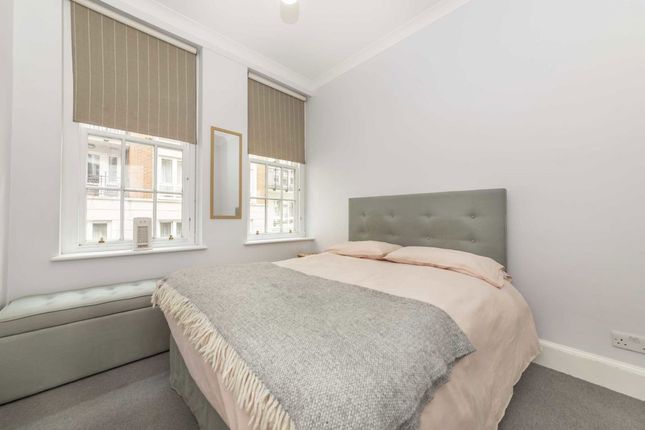 Flat 6, Wesley House, 5, Little Britain, London photo 4