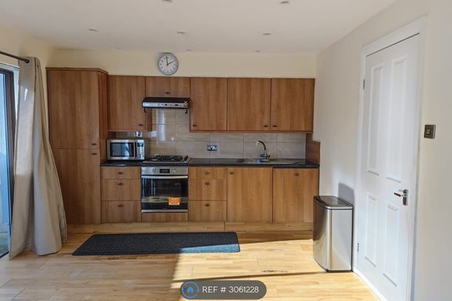 Robin Place, Boundary Way, Watford photo 5