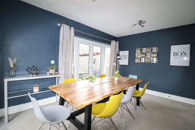 2, Knights Crescent, Milton Keynes photo 3