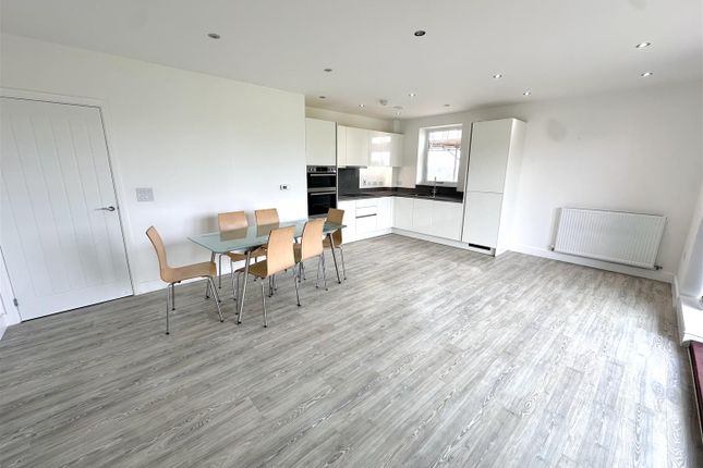Flat to rent in Henry Darlot Drive, Mill Hill, London