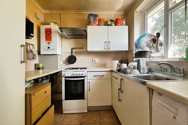 2, Leaholme Gardens, Berkshire photo 3