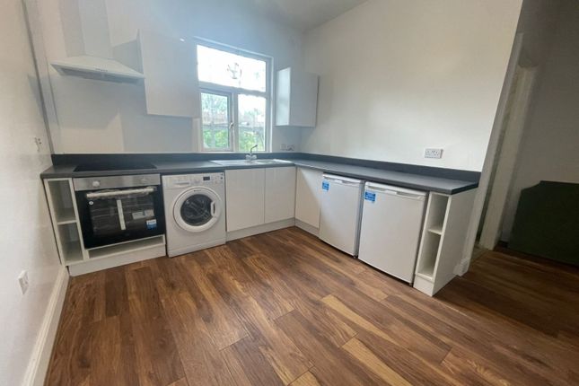 Flat, 189a, Meanwood Road, Leeds photo 5