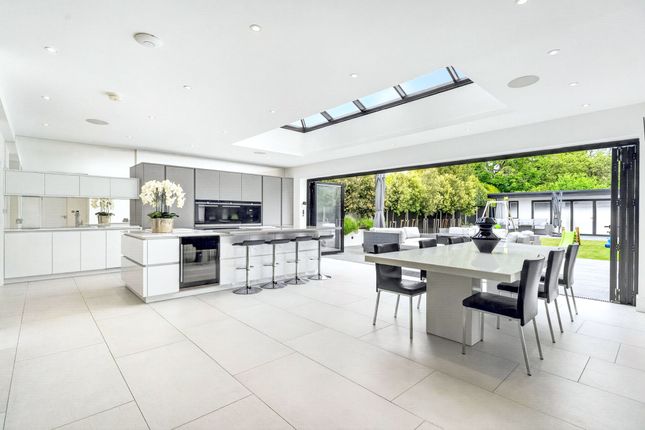 5 Severn Avenue, Romford photo 2