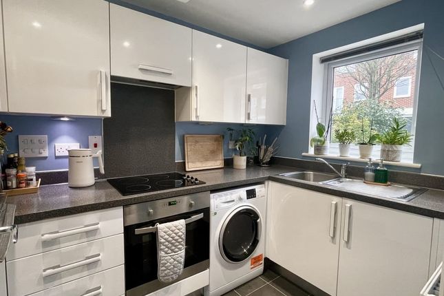 34, Alcock Crescent, Crayford photo 3