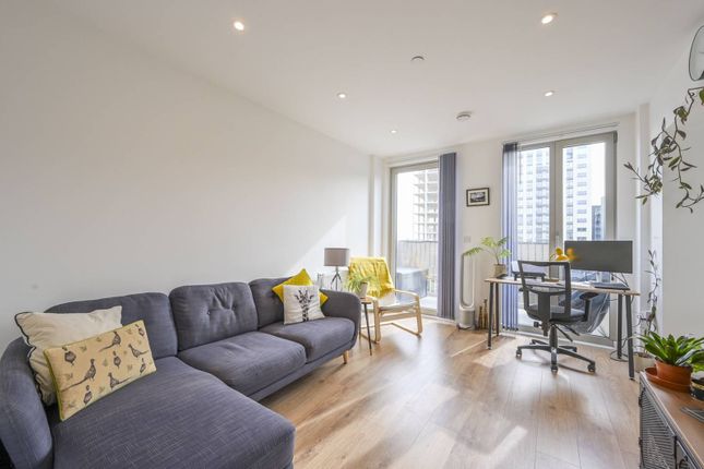 Flat for sale in Copeland Court, Silvertown, London