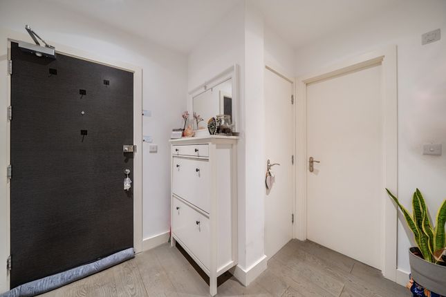 Flat 6,, Madison Court, Hillingdon photo 4
