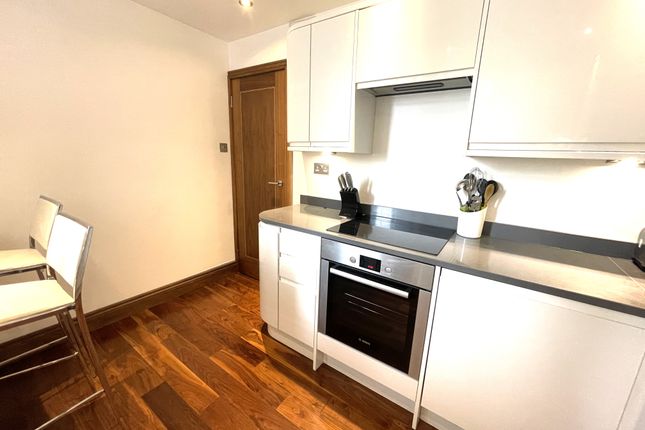 Flat to rent in Lancaster Gate, London