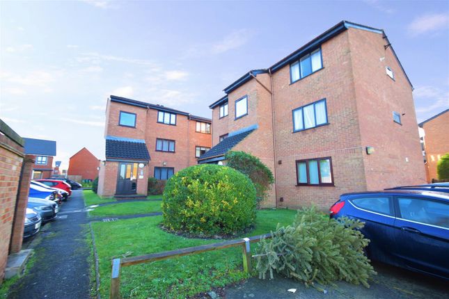 Thumbnail Flat to rent in Solar Court, King Georges Avenue, Watford