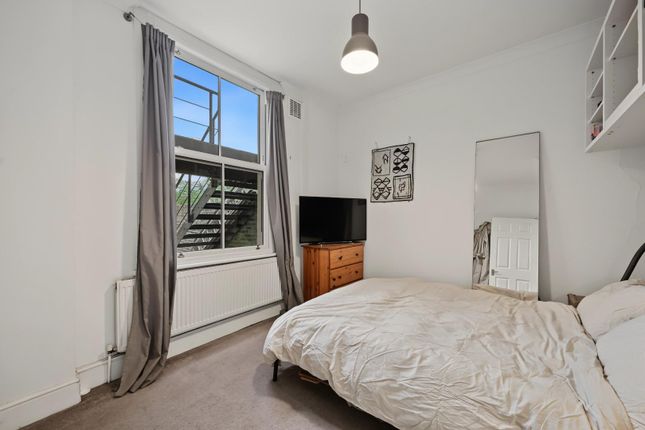 17B, Cazenove Road, London photo 4