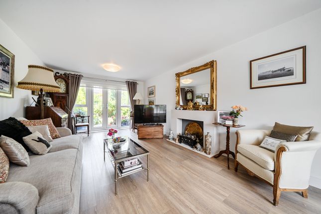 29, Martindales, Southwater photo 2