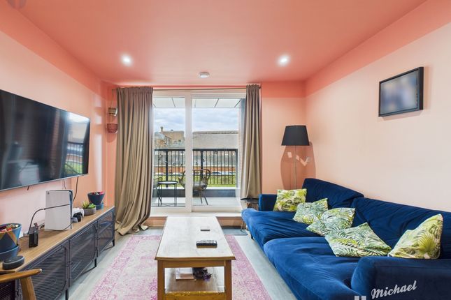 Flat 19, Aylesbury photo 2