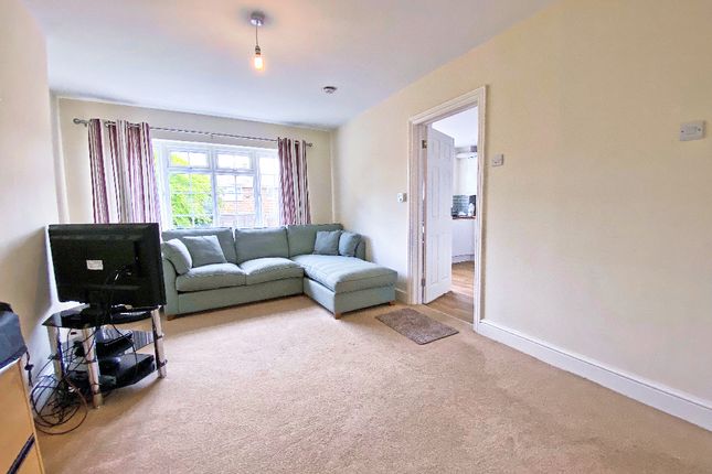 12 Polden Close, 12, Polden Close, Farnborough photo 3