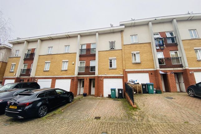 Town house for sale in The Gateway, Watford